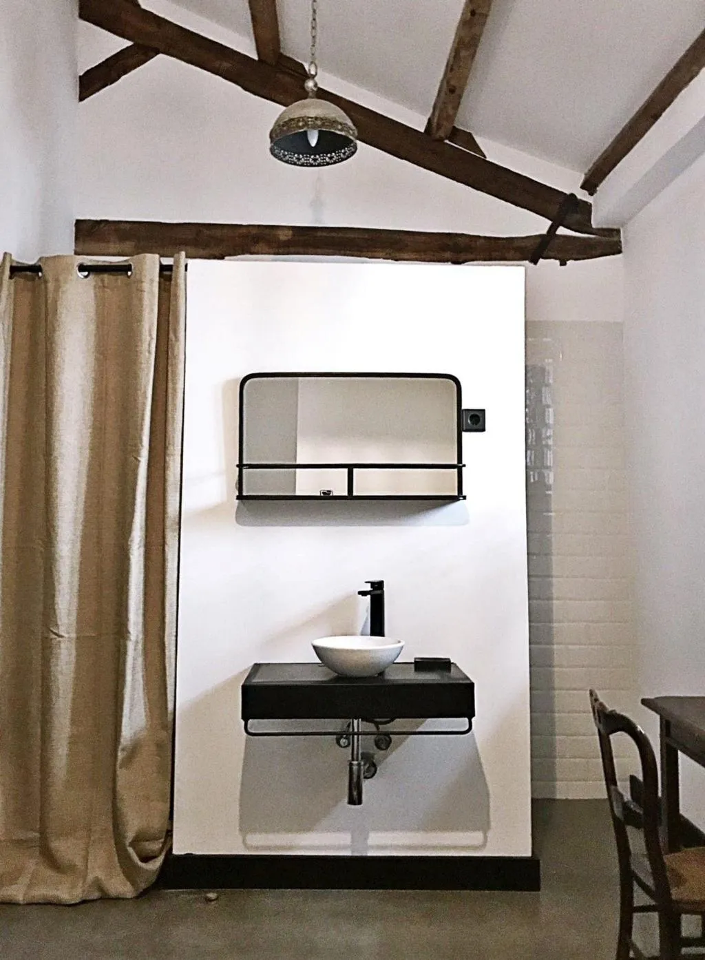 Room, Lanave, Madrid