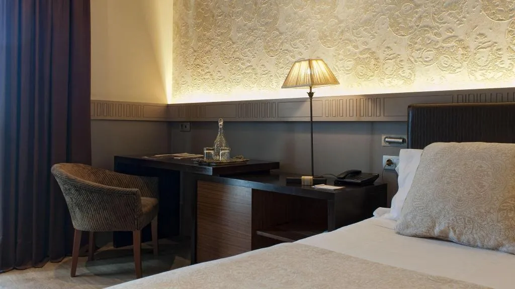 DOUBLE STANDARD Room, Duquesa de Cardona, Barcelona