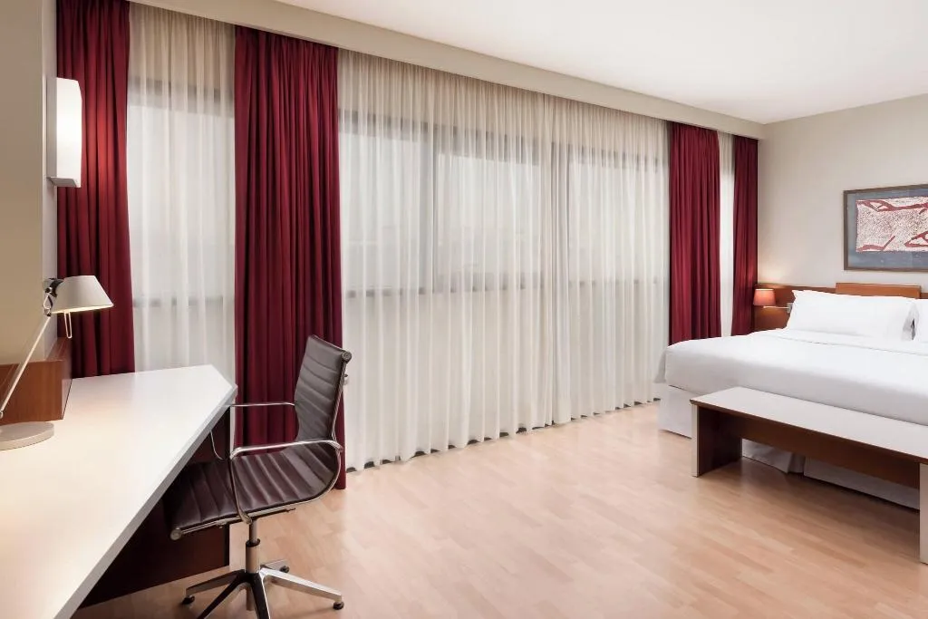 DOUBLE KING SIZE BED Room, Four Points by Sheraton Barcelona Diagonal, Barcelona
