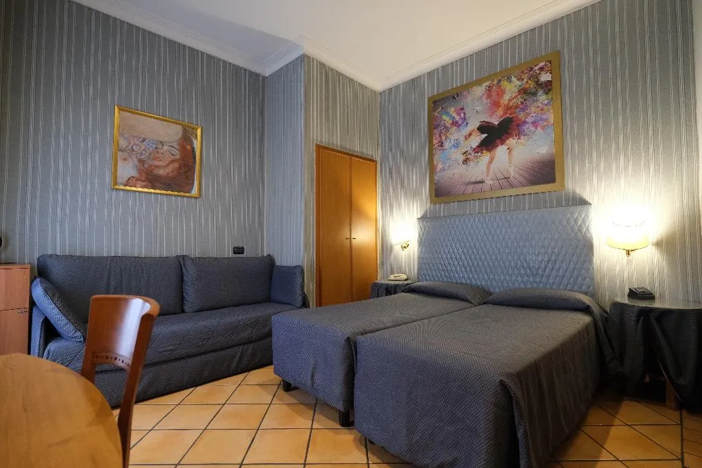 TRIPLE STANDARD Room, Hotel Lirico, Rome