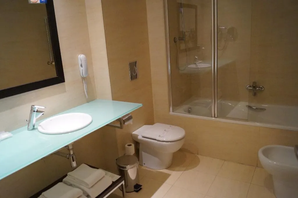 Room, LCB Fuenlabrada, Madrid
