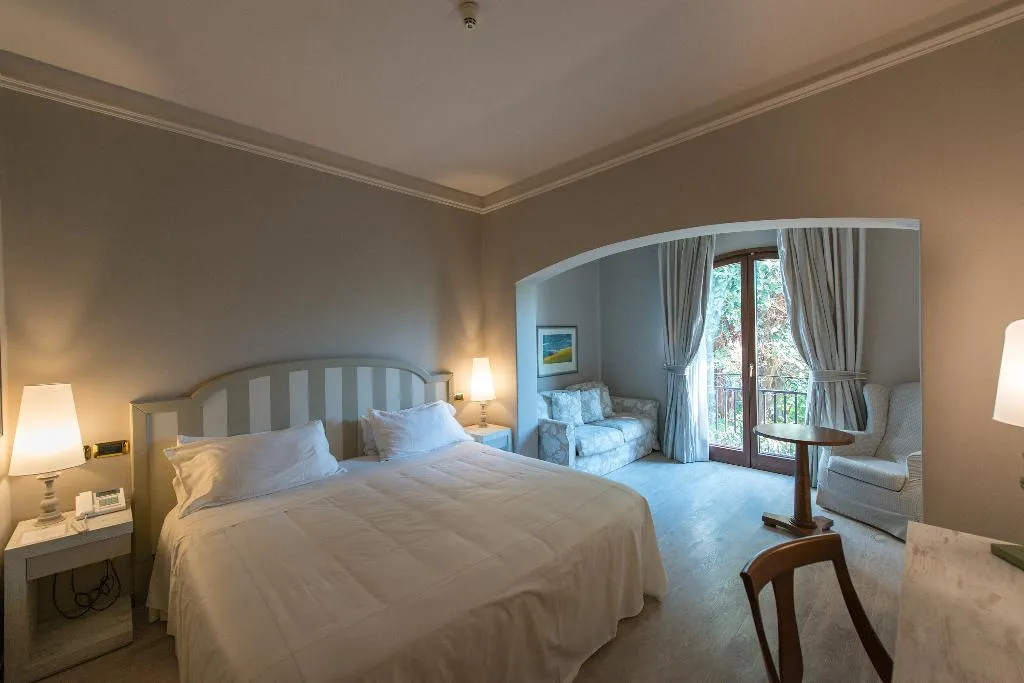 TRIPLE CLASSIC Room, Grand Hotel Baia Verde, Catania