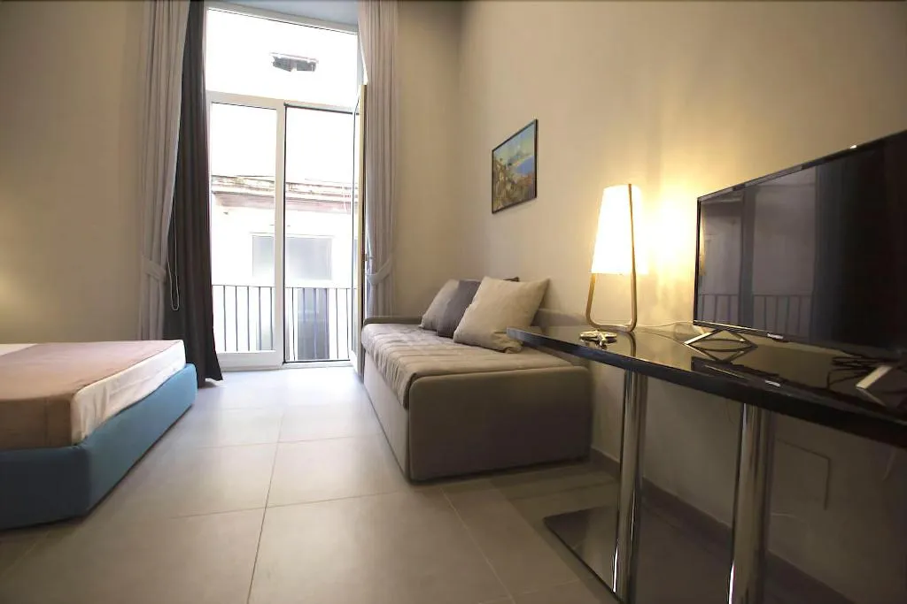 Room, Core Napoli, Naples