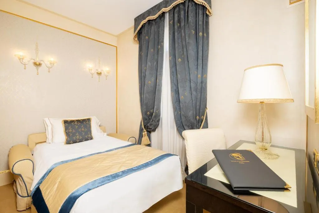TRIPLE DELUXE Room, A La Commedia, Venice