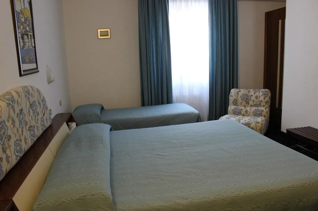Room, Pinolo, Umbria
