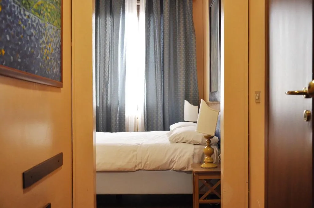 Double or Twin CLASSIC QUEEN BED Room, San Guido, Milan