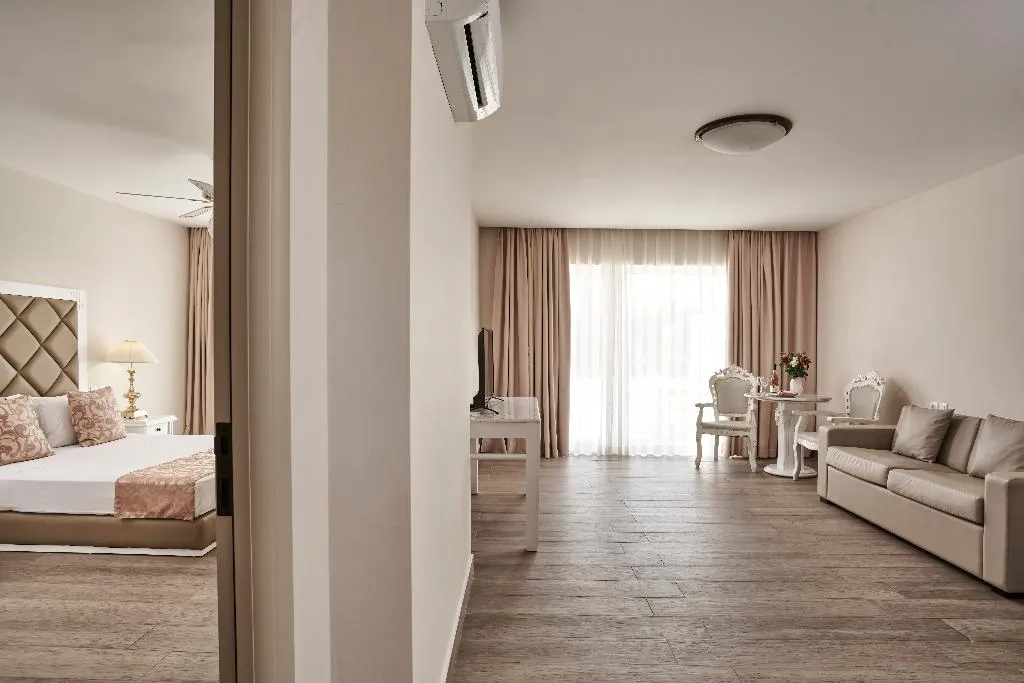 JUNIOR SUITE STANDARD Room, Sandy Villas, Corfu