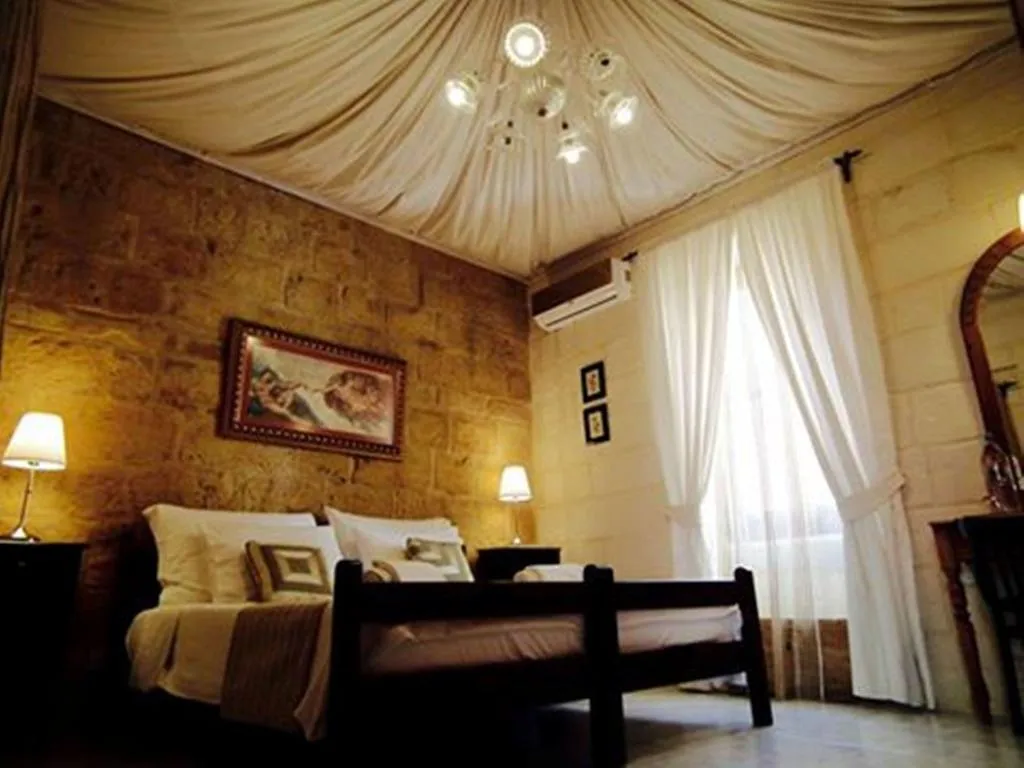 Room, Loggia Mariposa, Malta