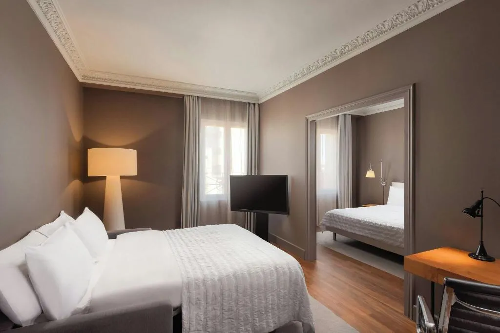 SUITE KING BED ONE BEDROOM  Room, Le Meridien Barcelona, Barcelona