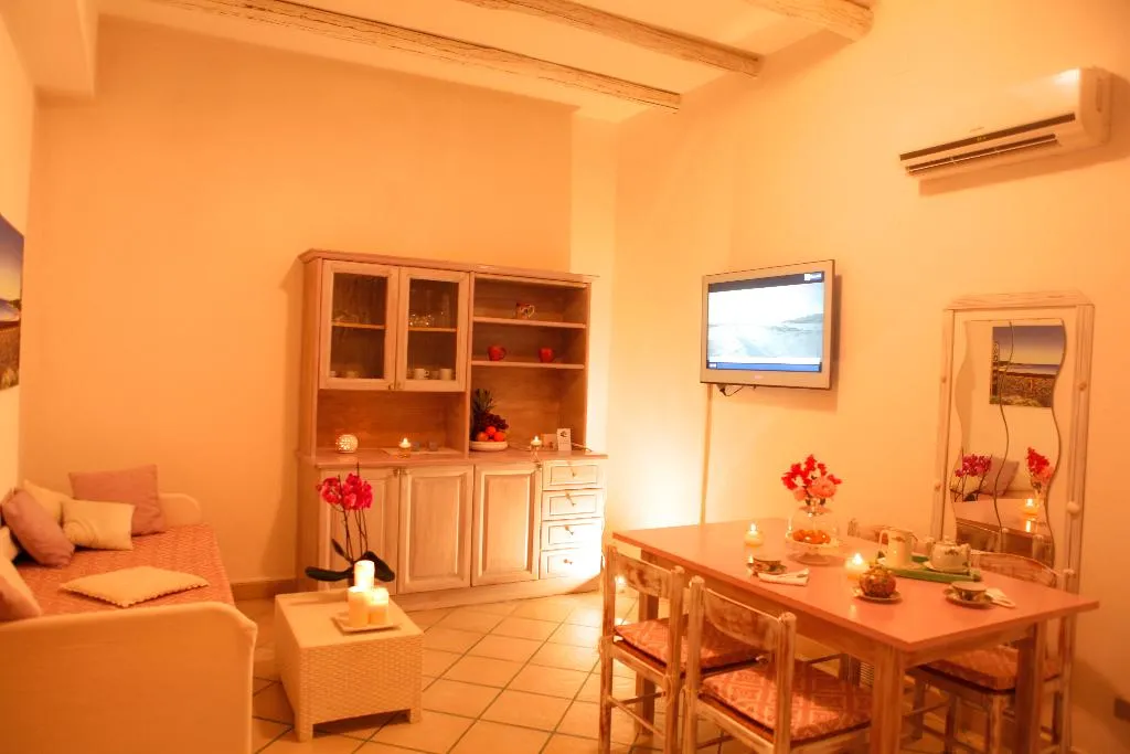 APARTMENT CAPACITY 6 Room, Villa Antonina, Olbia