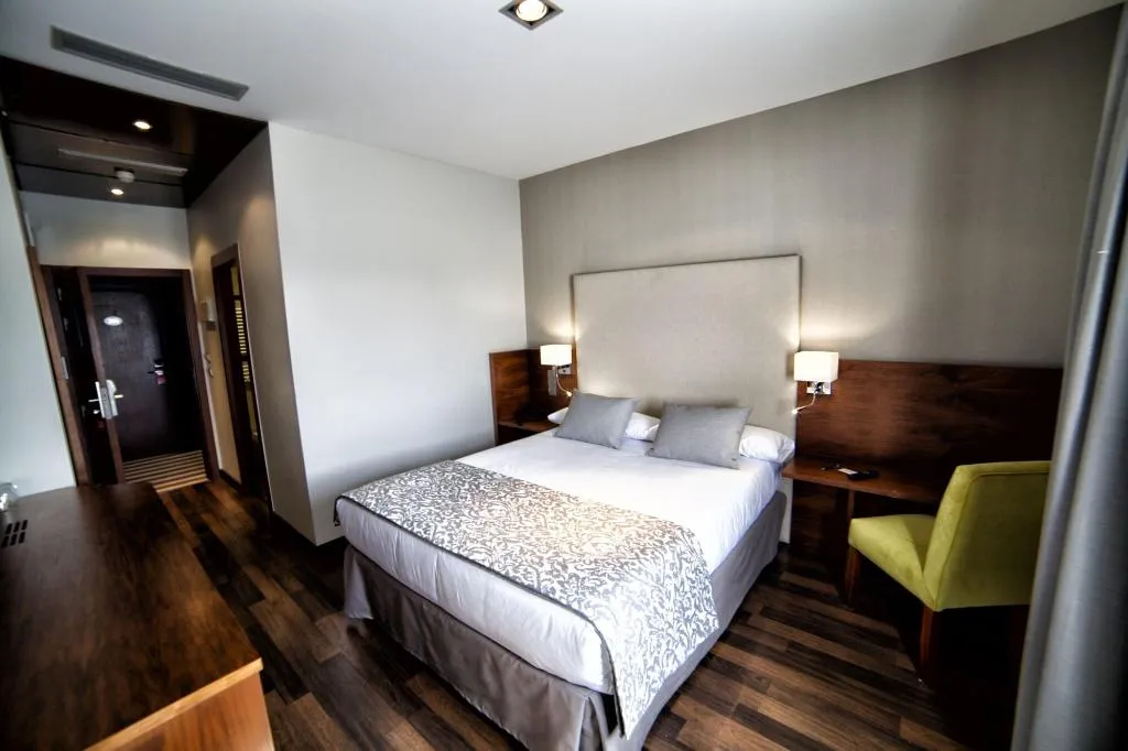 Room, Parque Real, Madrid