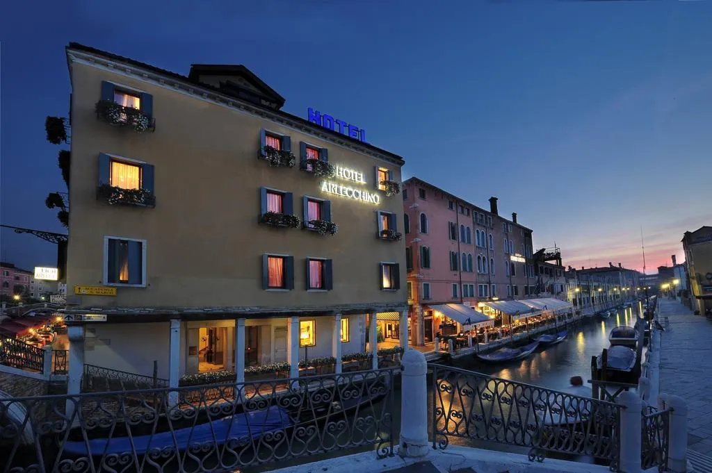 General view, Arlecchino, Venice