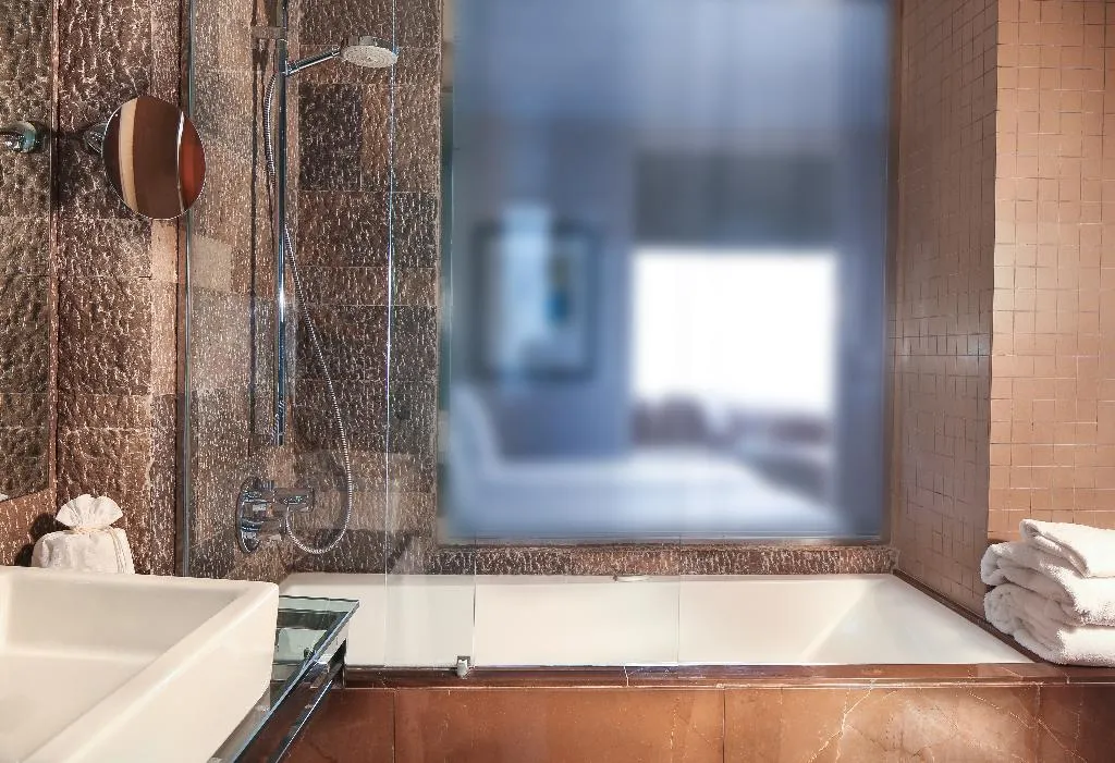 DOUBLE DELUXE Room, Gran Derby Suites, Barcelona