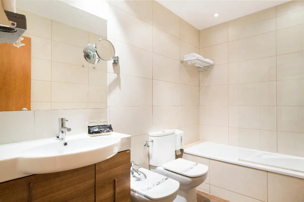 TRIPLE STANDARD Room, Acta Azul, Barcelona