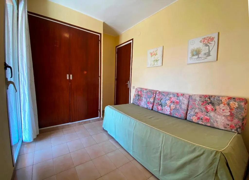 Room, Santa Rosa, Costa Dorada