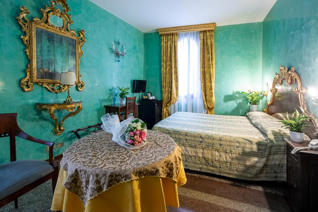 QUADRUPLE STANDARD Room, Marconi, Venice