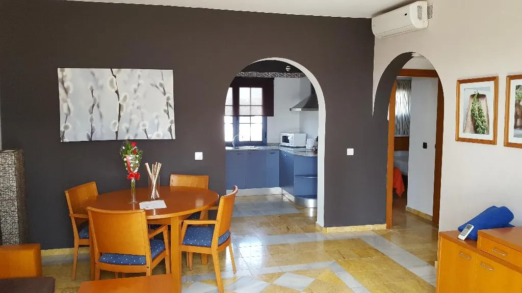 VILLA CAPACITY 5 TWO BEDROOMS Room, Vik  Coral Beach, Lanzarote