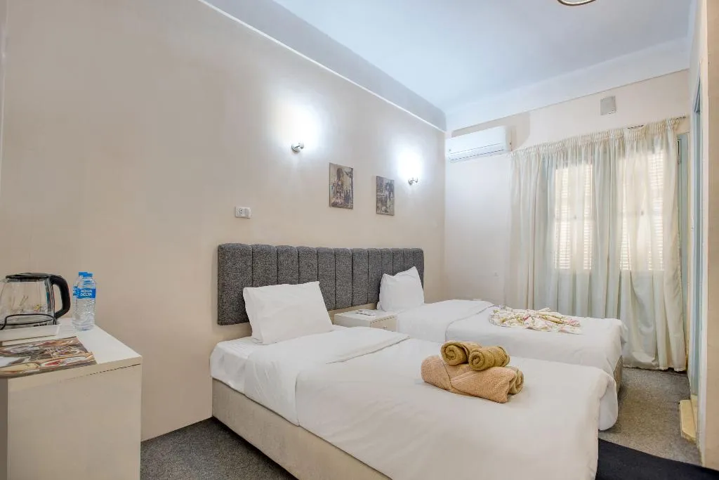Double or Twin DELUXE WITH BALCONY Room, Villa Khufu Pyramids Hotel, Cairo