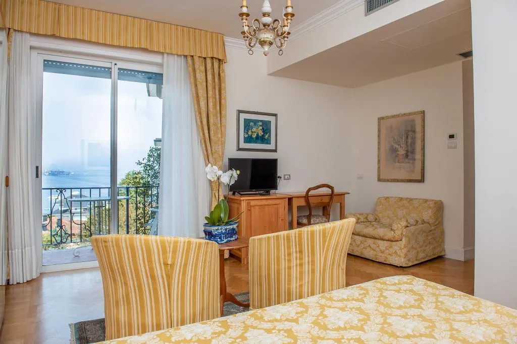 Double or Twin LAKE VIEW Room, Royal Hotel, Milan