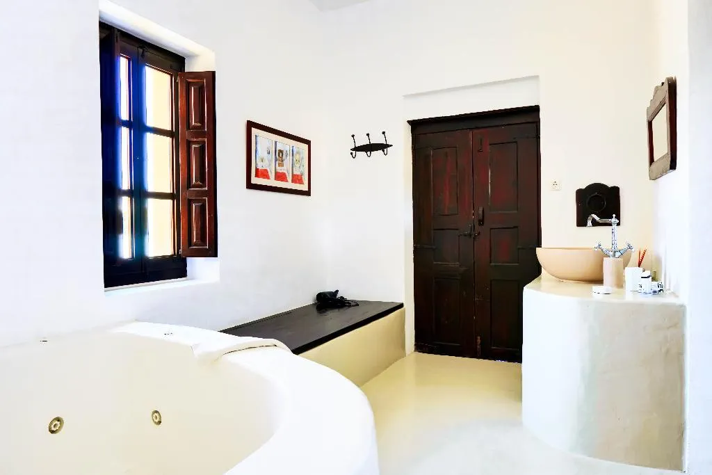 VILLA THREE BEDROOMS WITH PRIVATE POOL Room, Santorini Heritage Villas & Mansions, Santorini
