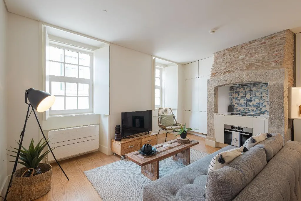 APARTMENT DELUXE ONE BEDROOM Room, Almaria - Edificio Officina Real, Lisbon