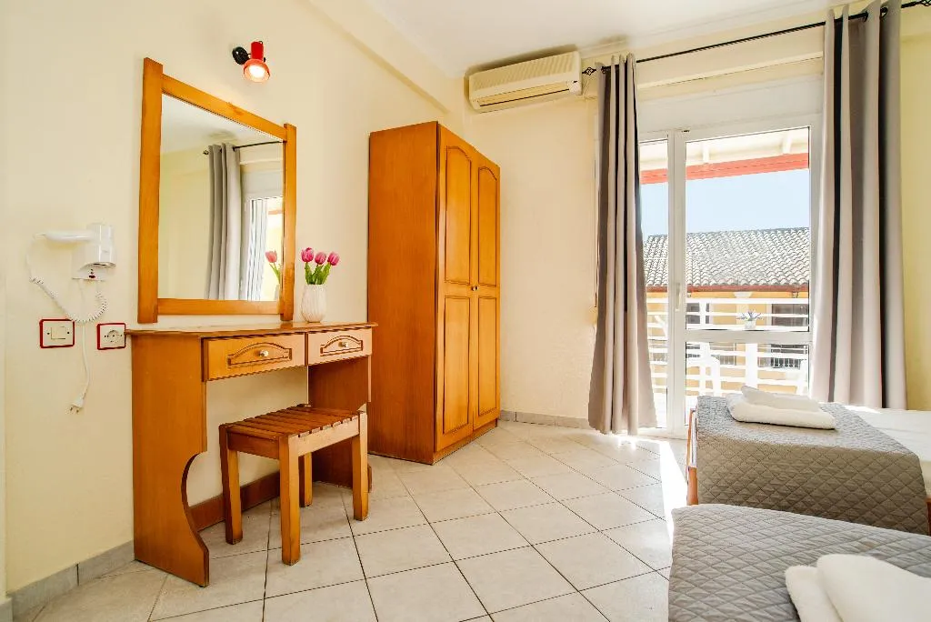 TWIN BASIC Room, Solena Studios Kavos, Corfu