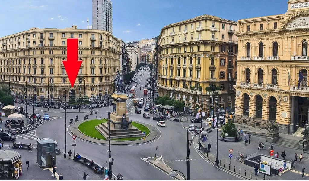 General view, Piazza Bovio 22, Naples