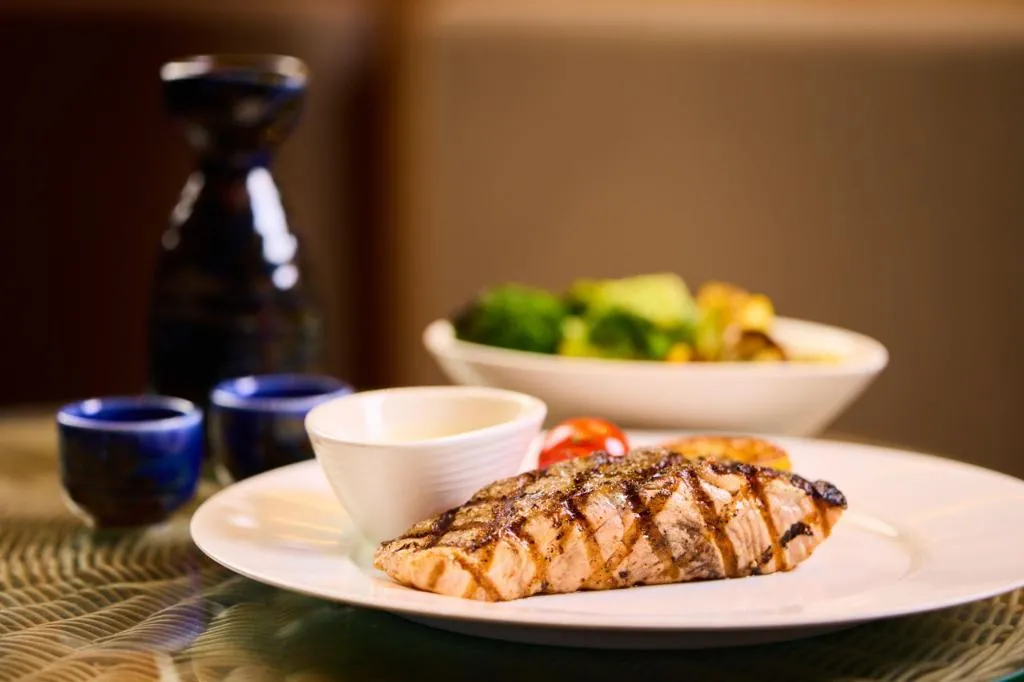 Restaurant, Crowne Plaza Dubai Marina, Dubai