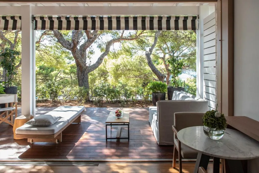 BUNGALOW GARDEN VIEW Room, Four Seasons Astir Palace Hotel Athens, Athens