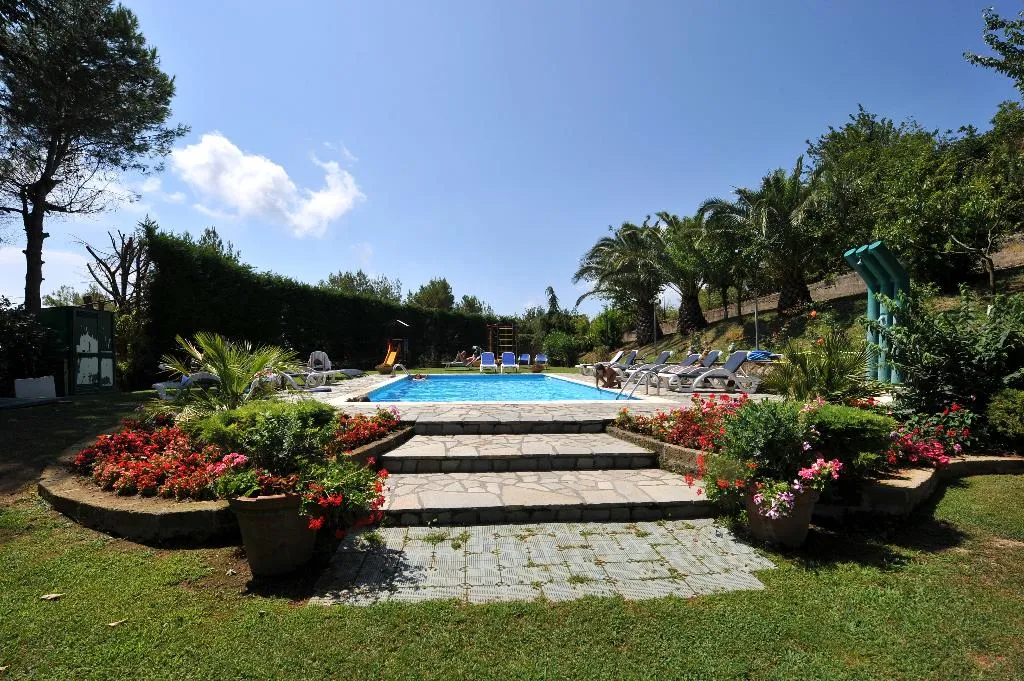 Pool, O Sole Mio, Naples