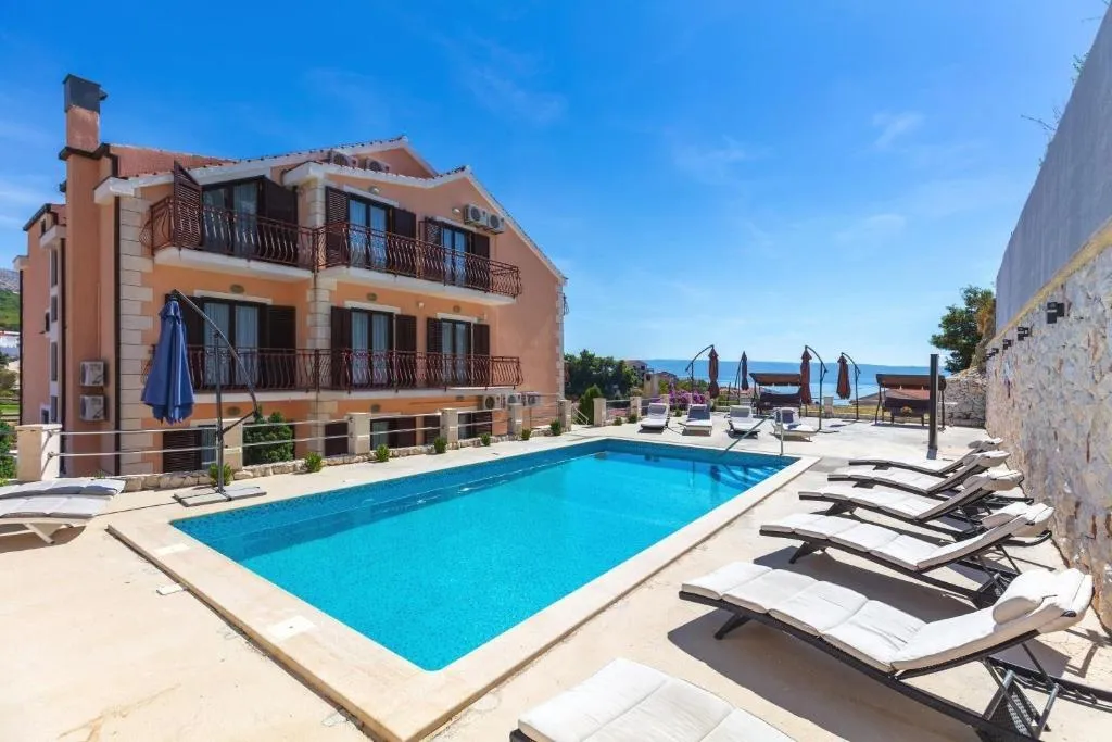 Sports and Entertainment, Bed & Breakfast Senator, Split