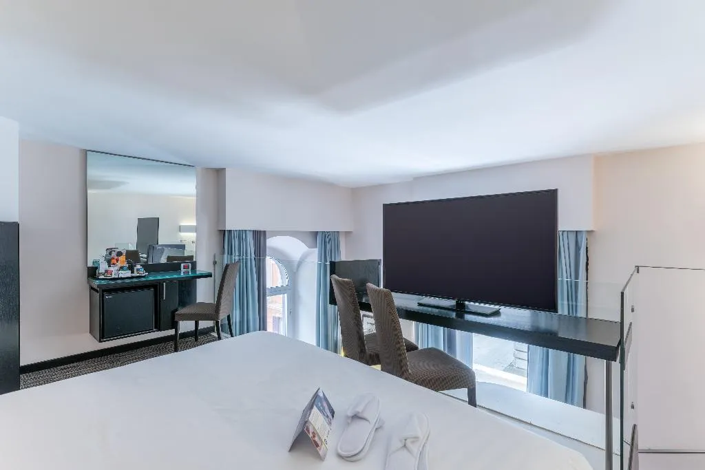 DOUBLE DELUXE KING BED Room, Best Western Plus Hotel Universo, Rome
