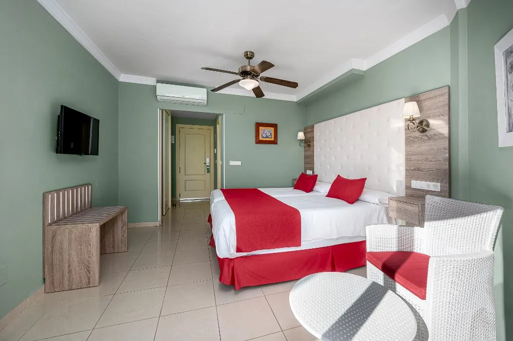Double or Twin CAPACITY 3 Room, Los Arcos, Costa Del Sol