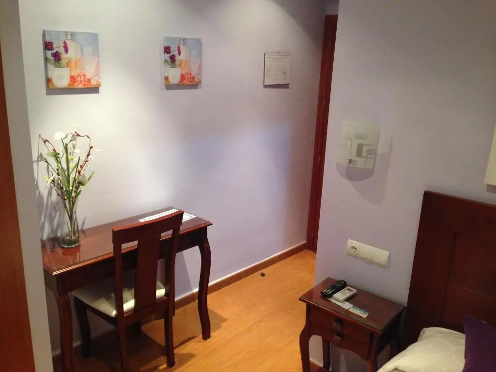 SINGLE STANDARD Room, Hostal Avenida, Andalucia