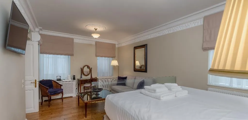 SUITE CAPACITY 4 Room, Noble Suites, Athens