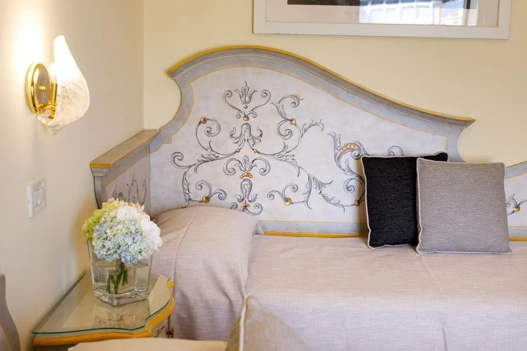 Room, Zi' Teresa, Naples