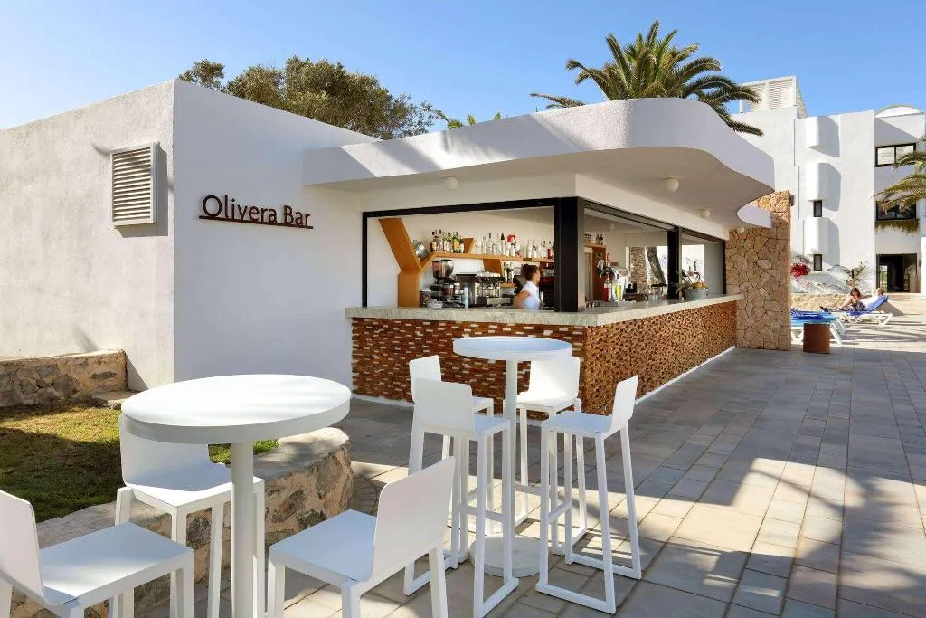 Bar, Grand Palladium White Island Resort & Spa, Ibiza