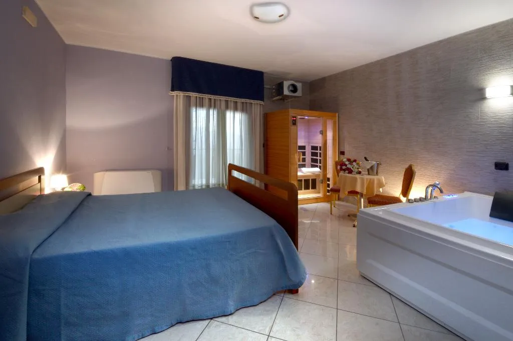 Room, Royal Hotel Montevergine, Naples