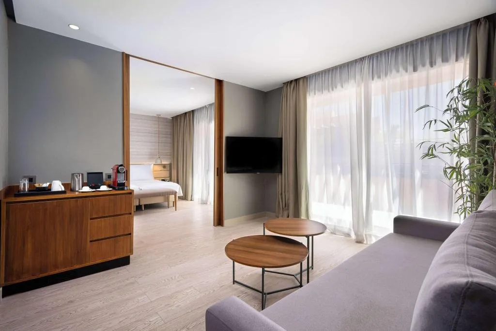 JUNIOR SUITE KING SIZE BED Room, Radisson Blu Hotel Marrakech Carré Eden, Marrakech