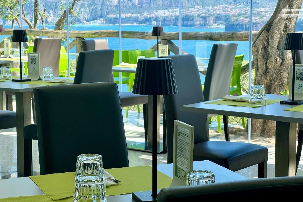 Restaurant, Hostel & Glamping Santa Fortunata, Naples