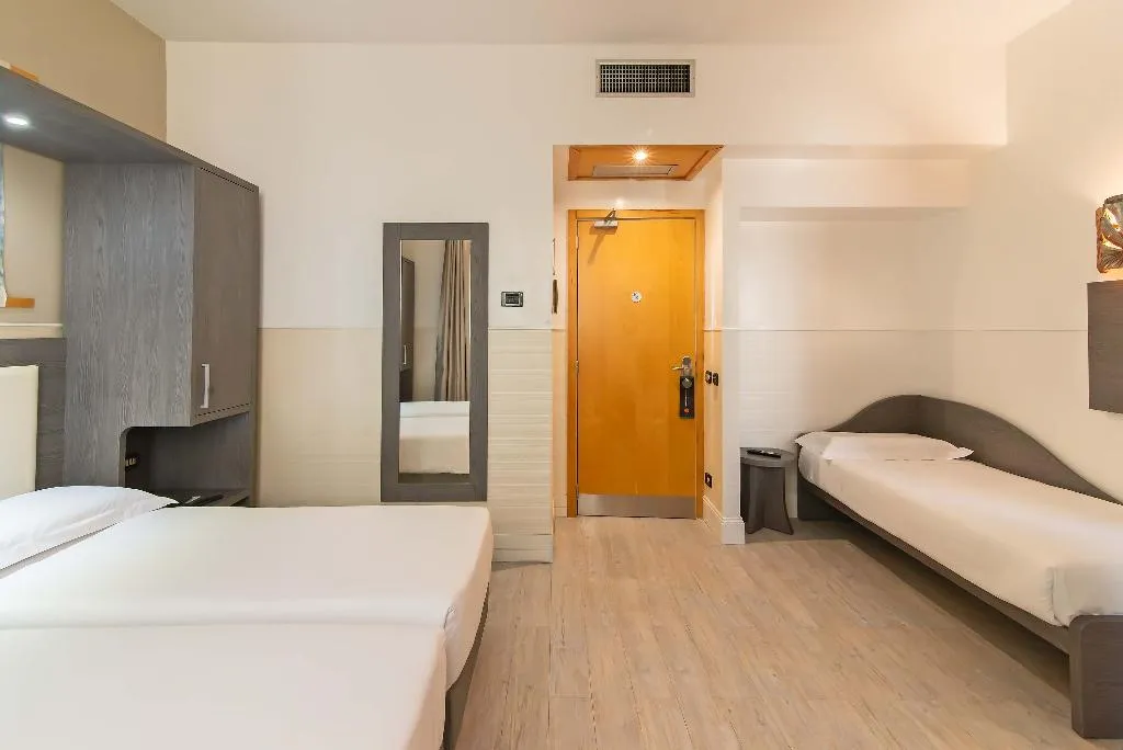 TRIPLE SUPERIOR Room, Hotel Aphrodite, Rome