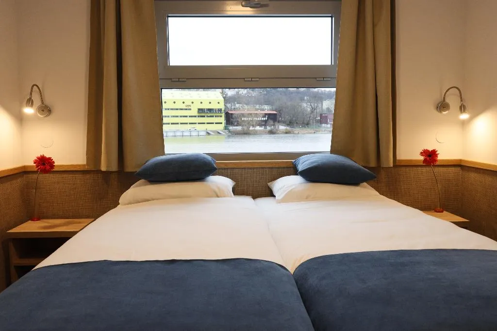 Double or Twin RIVER VIEW Room, Botel Racek, Prague
