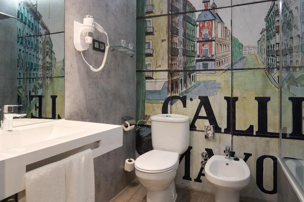 Double or Twin STANDARD Room, Puerta de Toledo, Madrid