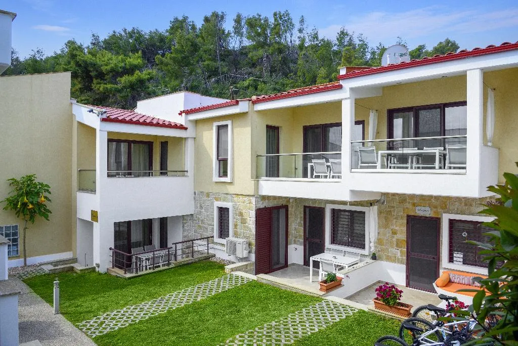 APARTMENT GARDEN VIEW Room, Elpiniki Luxury Apartments, Thessaloniki