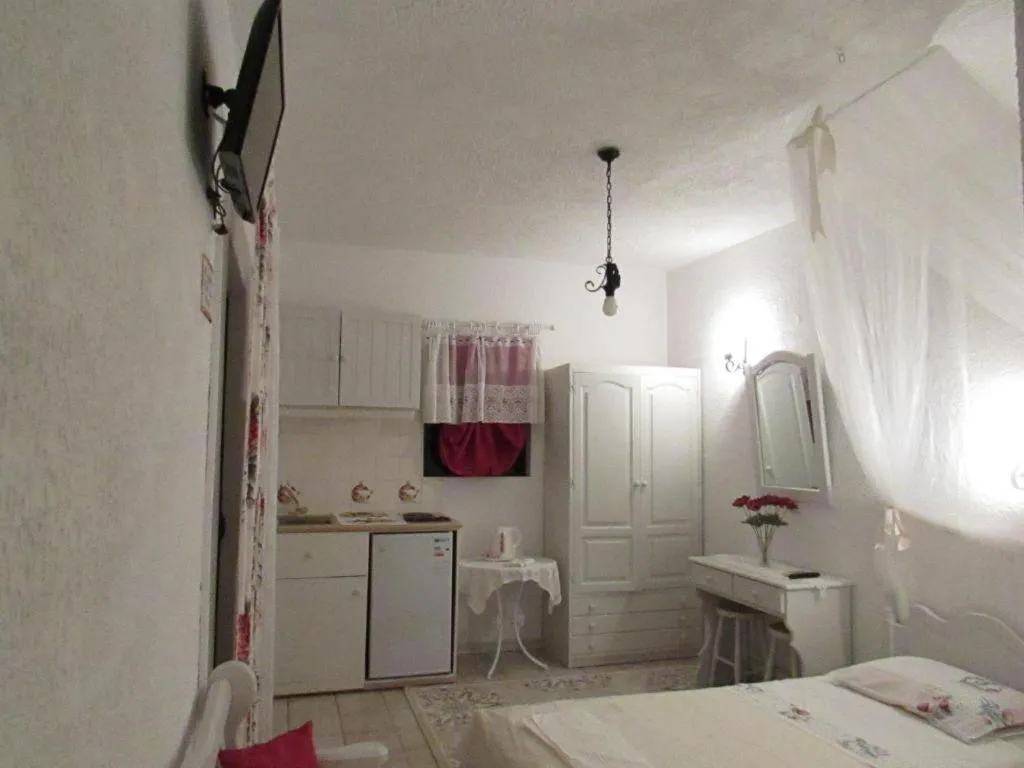 Room, Castellino Studios, Rhodes