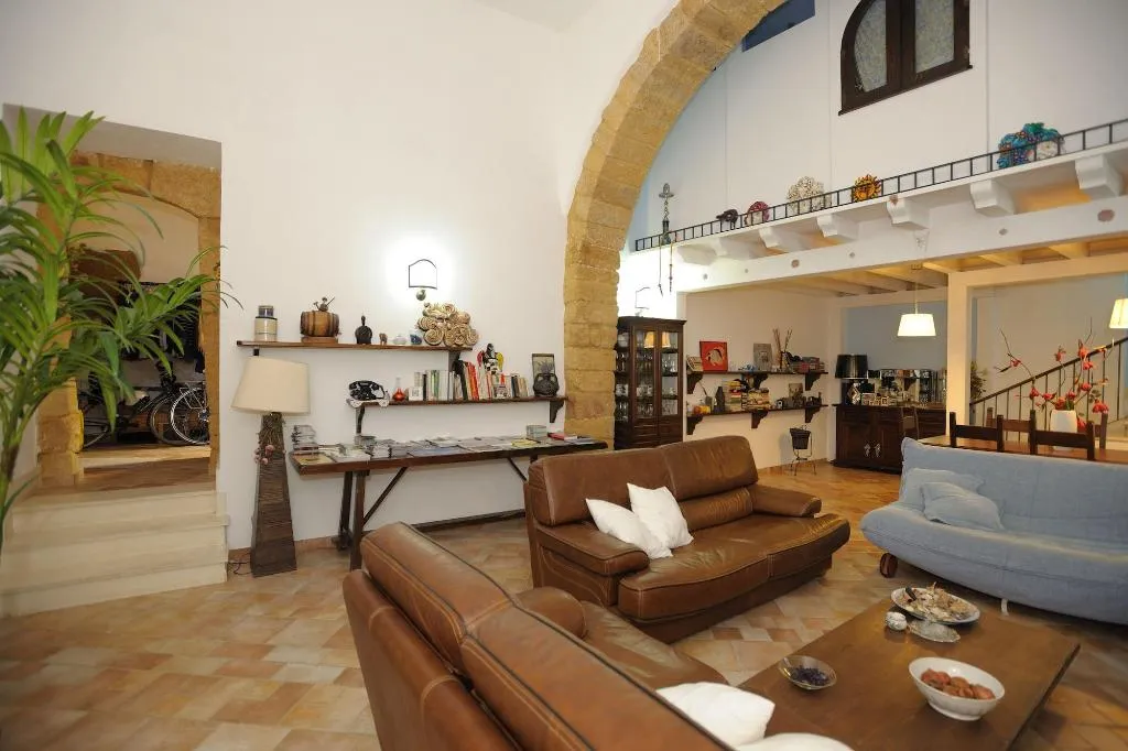 Lobby, Arco Ubriaco, Catania
