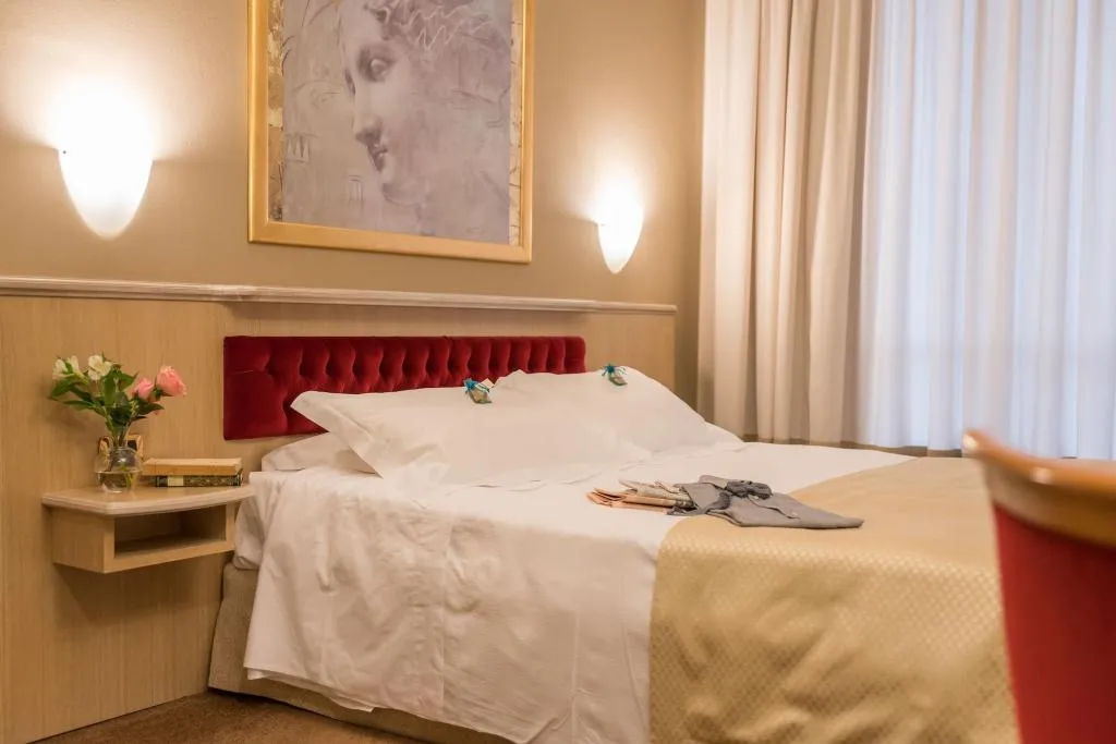 Room, Santa Barbara, Milan