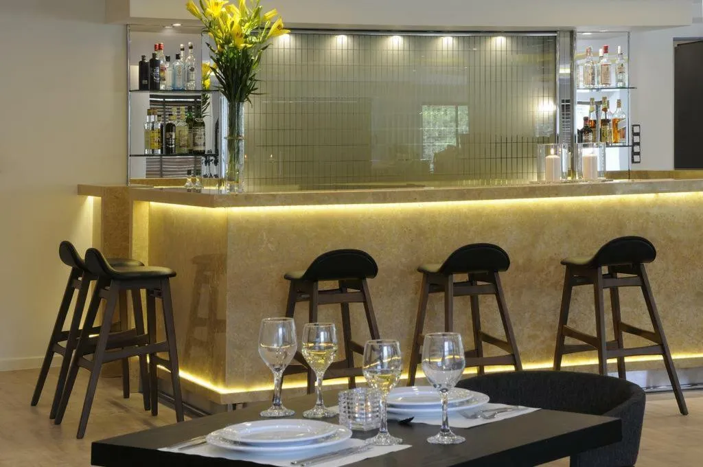 Bar, Athens Avenue Hotel, Athens