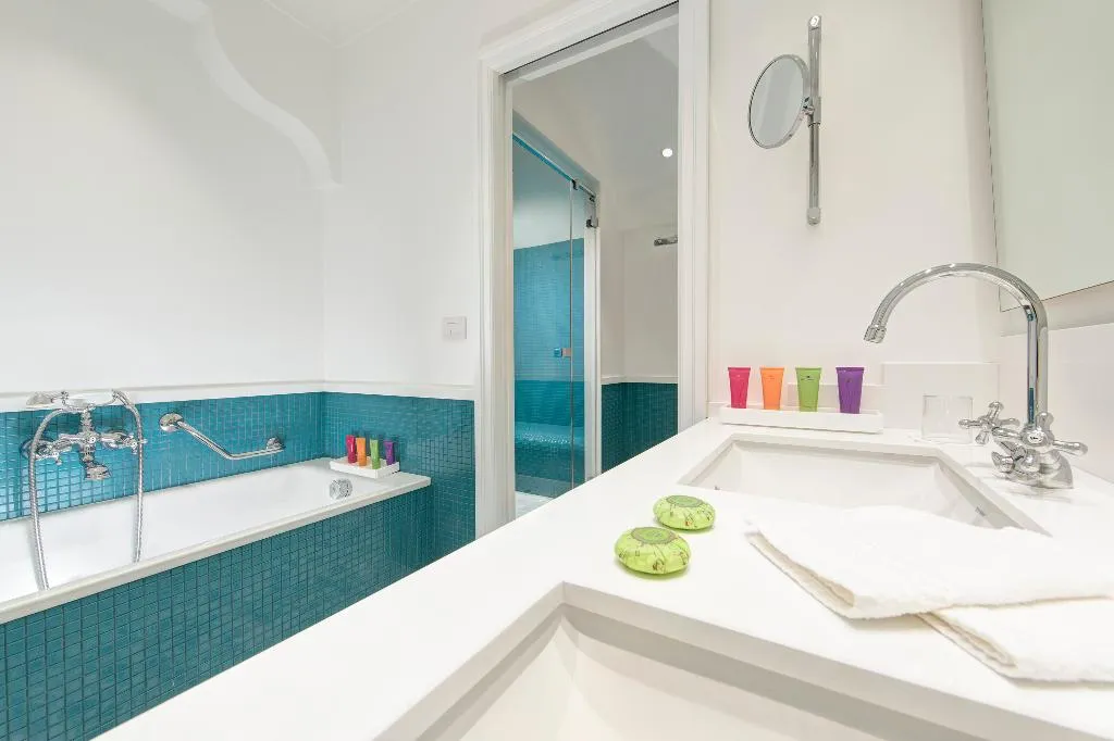 Double or Twin CLASSIC WITH BALCONY Room, Grand Hotel Ambasciatori, Naples