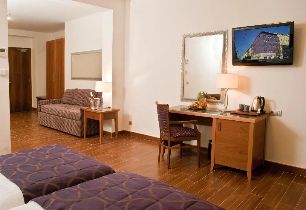 SUITE CAPACITY 4 Room, Galileo, Prague